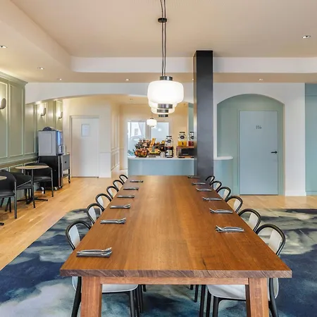 Mercure Centre Gare Atlantic מלון 4*