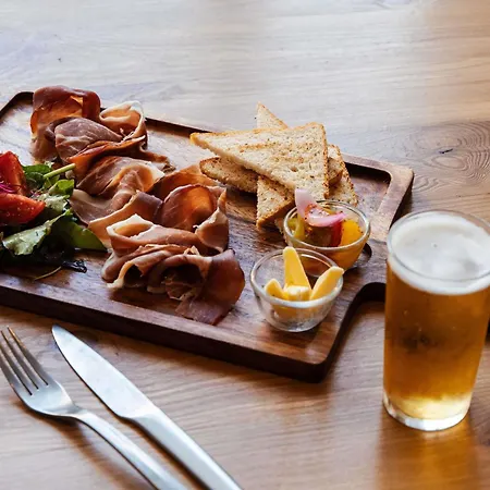 Mercure Centre Gare Atlantic מלון